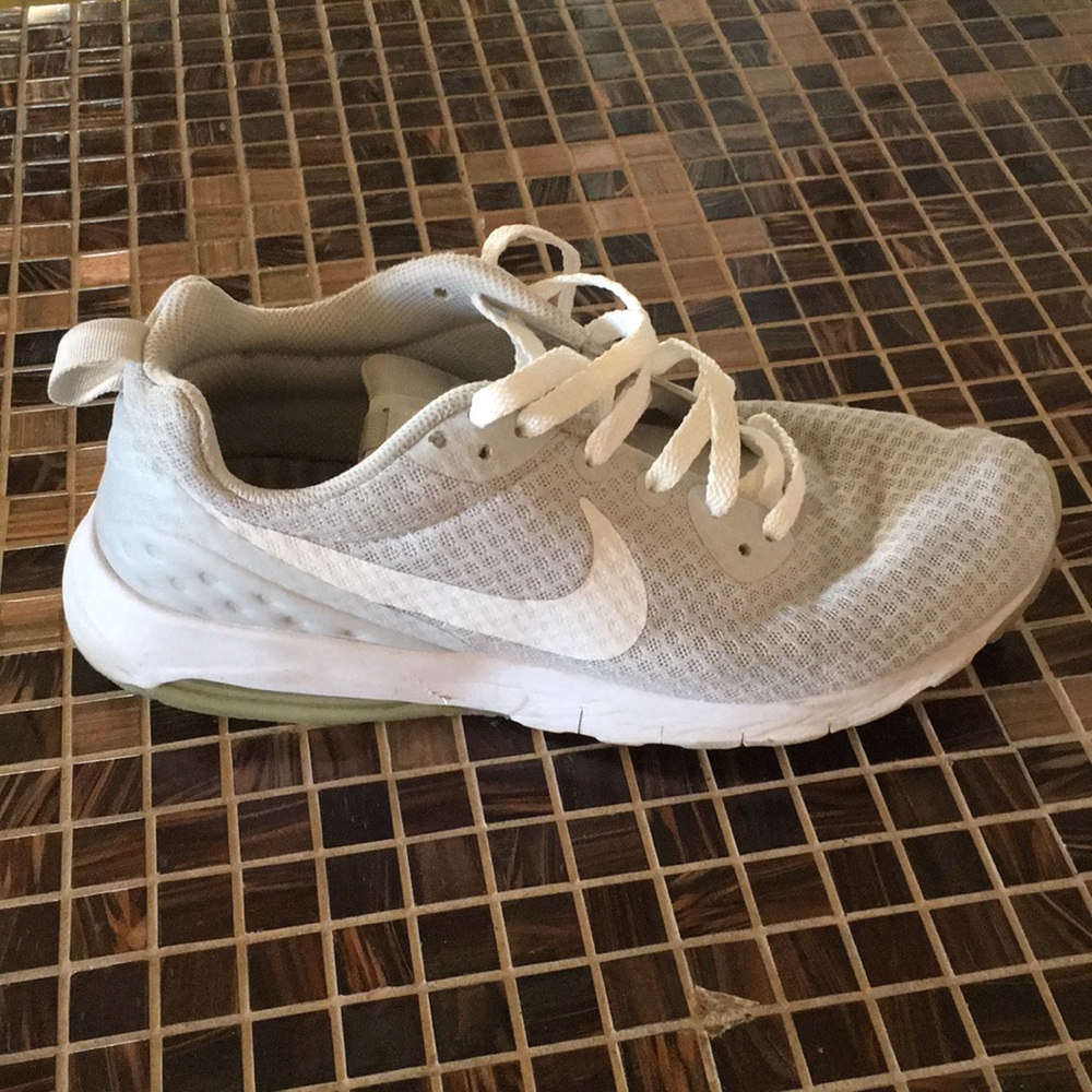 Nike Women’s Air Max Motion